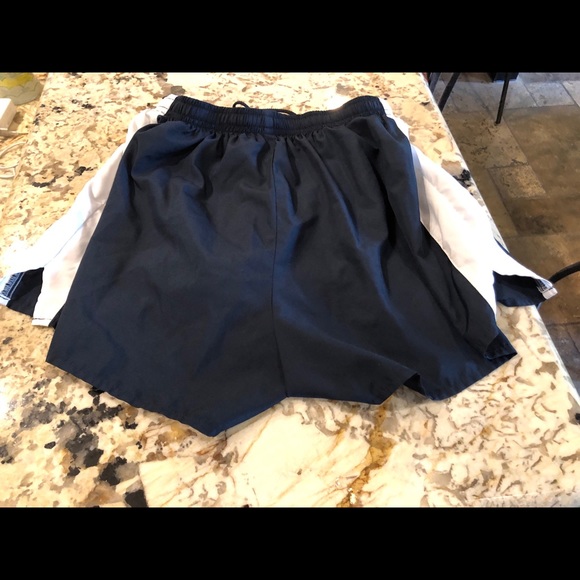 Black nike short - Picture 3 of 3